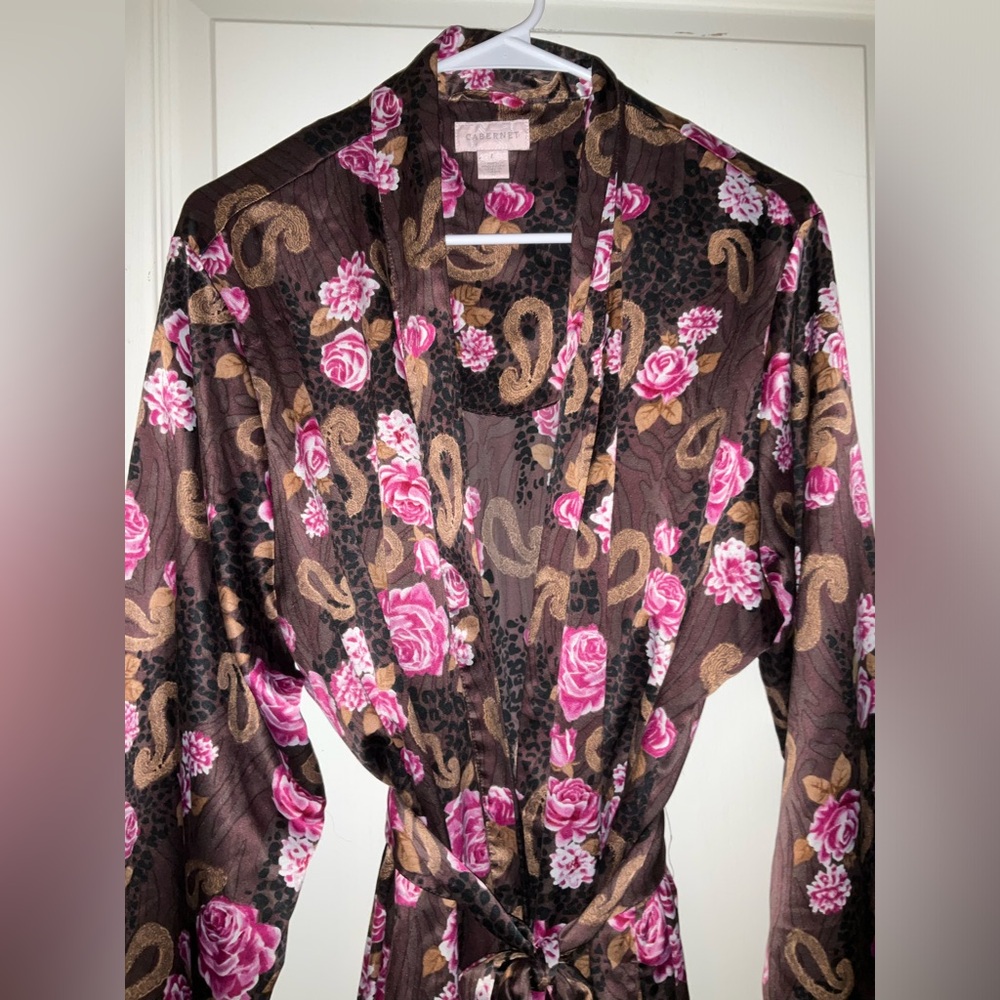 Robe - Picture 2 of 4